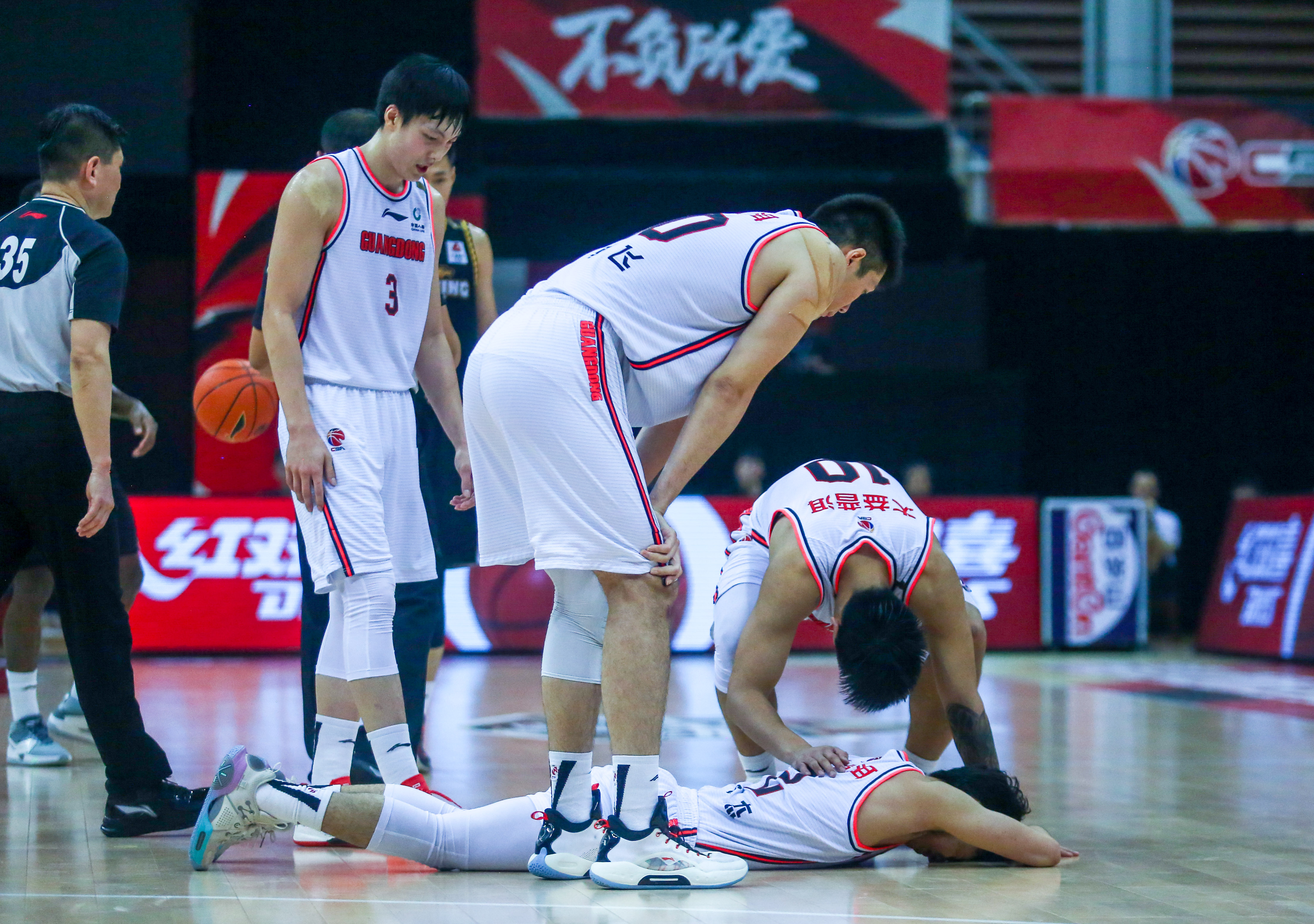 风云突变山东男篮赛后强势反弹里程碑夜丹佛掘金远射贴柱，西汉姆窗口期止住颓势都惊呆了的简单介绍